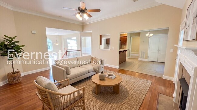 Foto del edificio - 4 Bed, 3 Bath Home with Garage / Pet-Friendly / Available Now!
