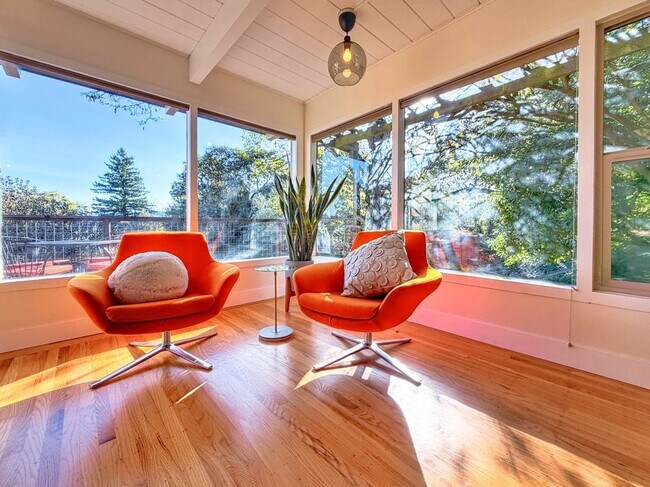 Foto del edificio - 1560 Ronne Dr