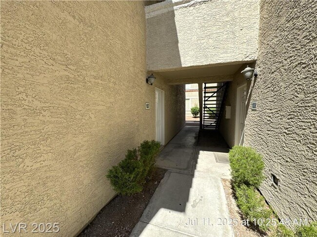 Foto del edificio - Updated First-Floor Unit | Granite Counter...