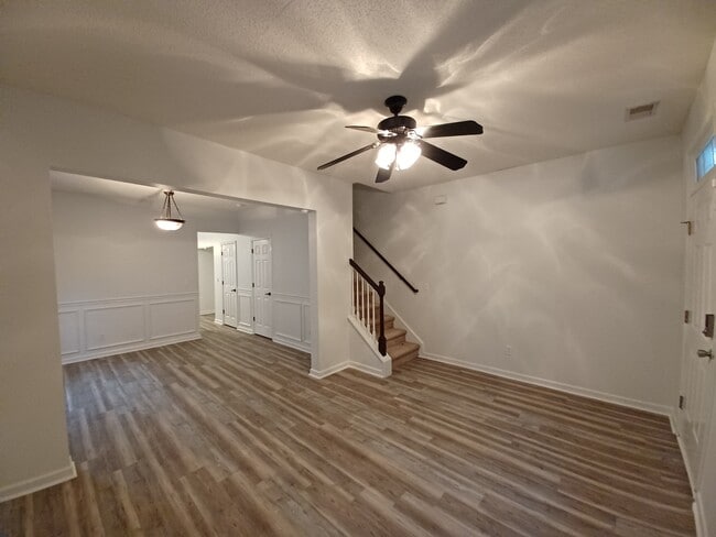 Front Room - 100 Palmetto Park Cir