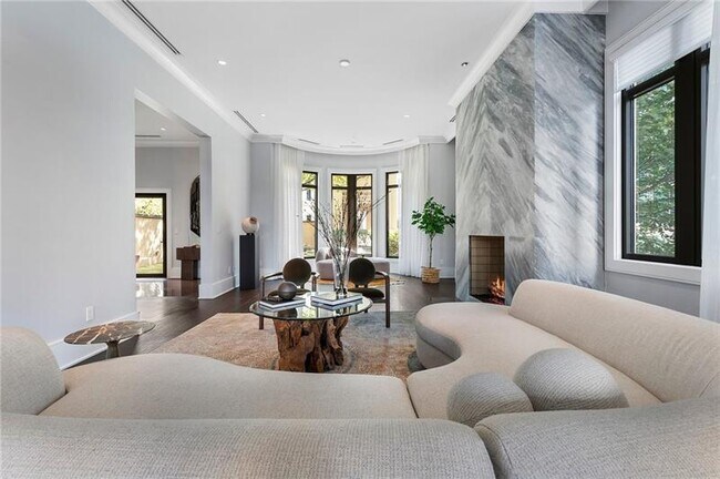Foto del edificio - 3376 Peachtree Rd NE