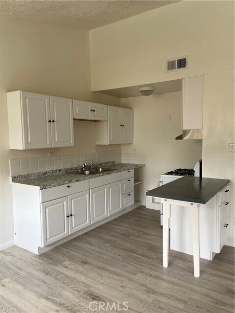 Foto del edificio - 845 Banks Ct Dr