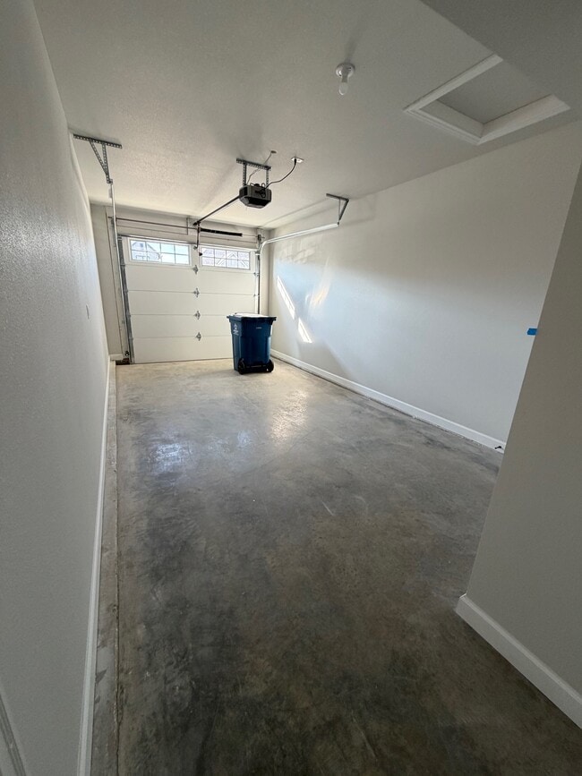 Building Photo - 83 SE 351st Rd