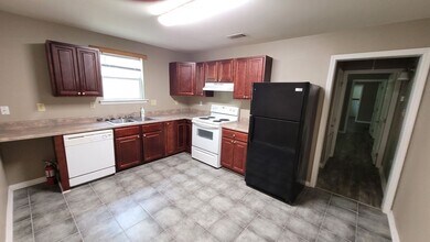 Building Photo - 517 Lizardi St