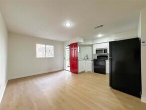 Building Photo - 411 Ave A