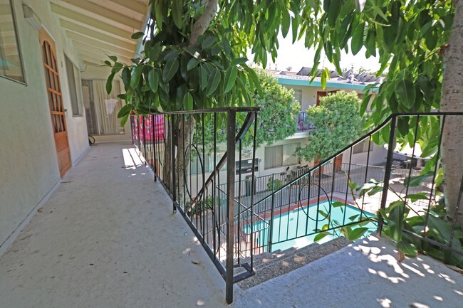 Foto del edificio - Chateau 6461 Kester Apartments, LLC
