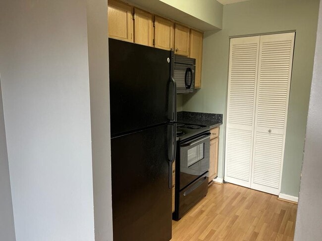 Building Photo - NOW AVAILABLE FOR RENTAL!!! A condominium-...