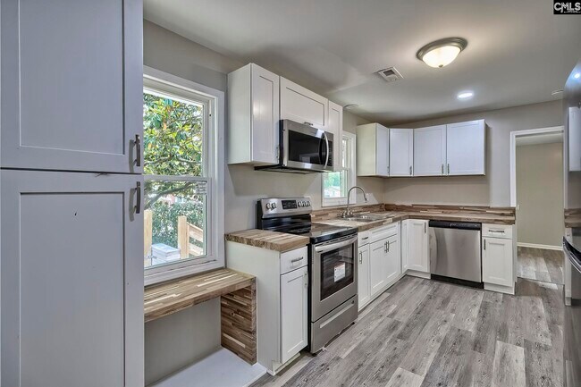 Foto del edificio - 2121 Fairlamb Ave