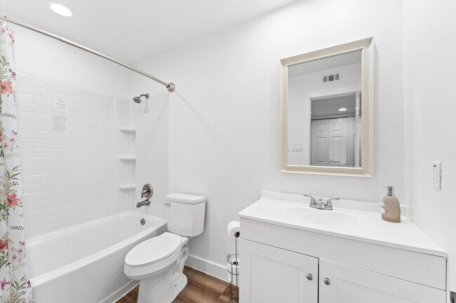 Foto del edificio - 17331 Red Oak Dr