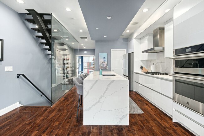 Foto del edificio - Premium Francisville Condo with Roofdeck!