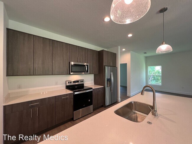 Foto del edificio - 4 br, 2 bath House - 350 Wisteria Ave NW