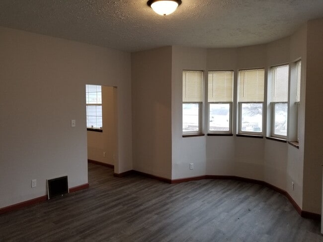 Building Photo - eld200