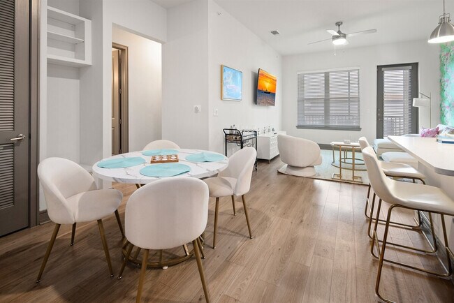 Foto del edificio - 8890 Founders Square Dr