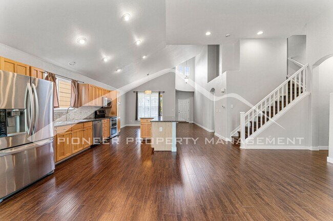 Building Photo - Beautiful Home with 2 Car Garage,Backyard,...