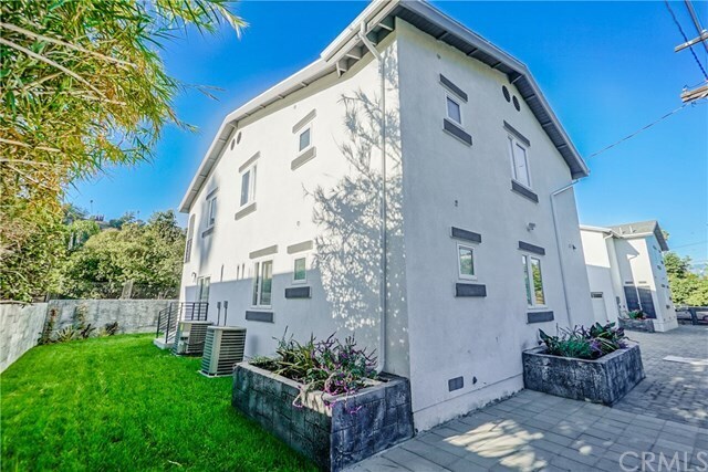 Building Photo - 4510 Esmeralda St