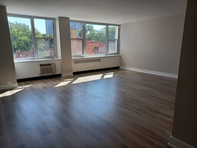 Foto del edificio - 4250 N Marine Dr