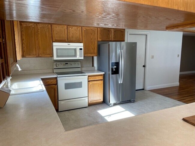 Building Photo - 2113 Michael Drive