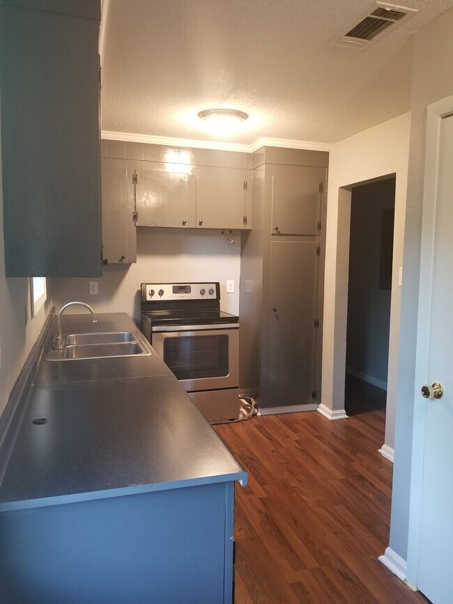 Kitchen - 109 Astor St