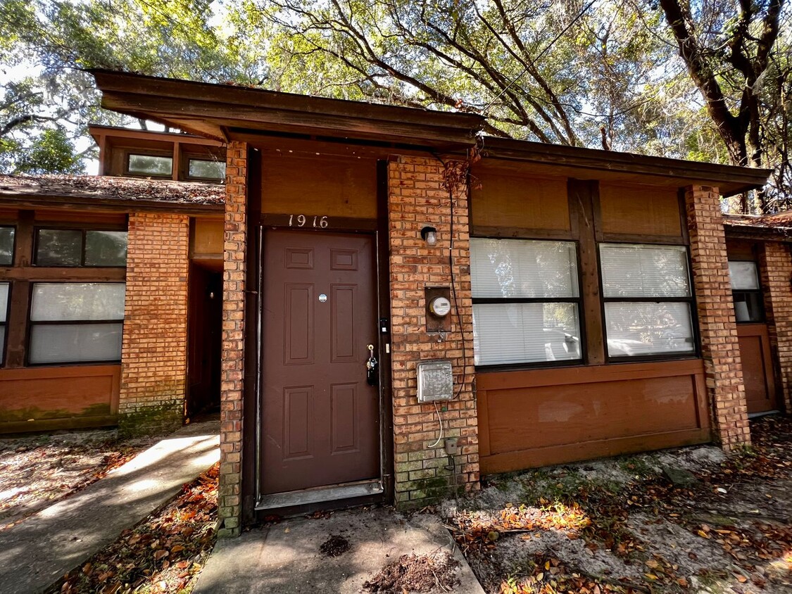 Primary Photo - Great 2BD/2BA townhome! Brand new CARPET