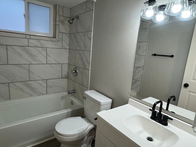 Foto del edificio - 3240 Heatherton Dr
