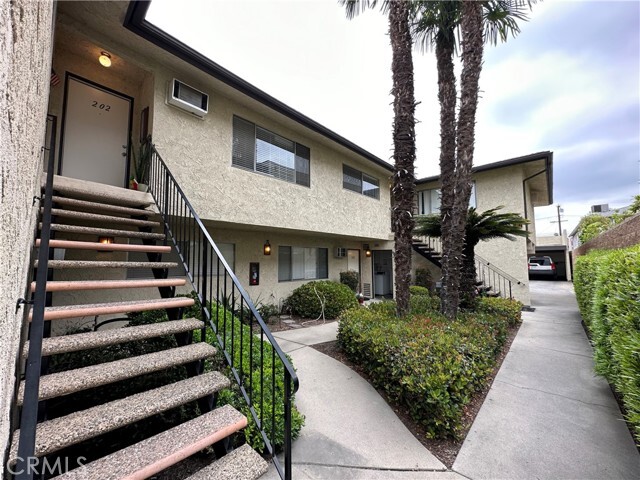 Building Photo - 10612 Parrot Ave
