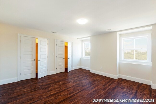 Building Photo - 1902 Washington St