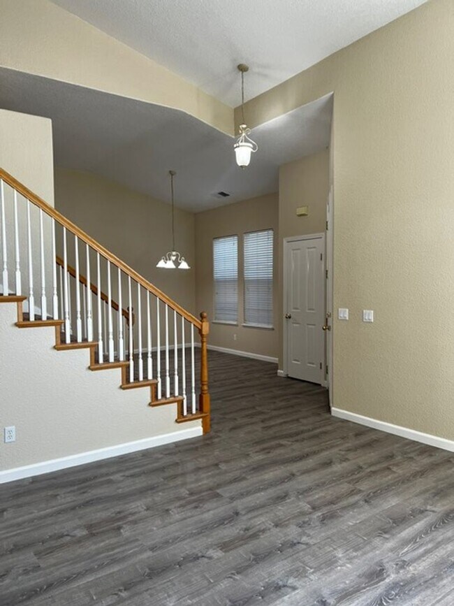 Foto del edificio - Desired Two Story 3 Bedroom 2.5 Bath Petal...