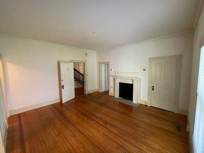Foto del edificio - 1 Bedroom, 1 Bathroom Unit in Greensboro!