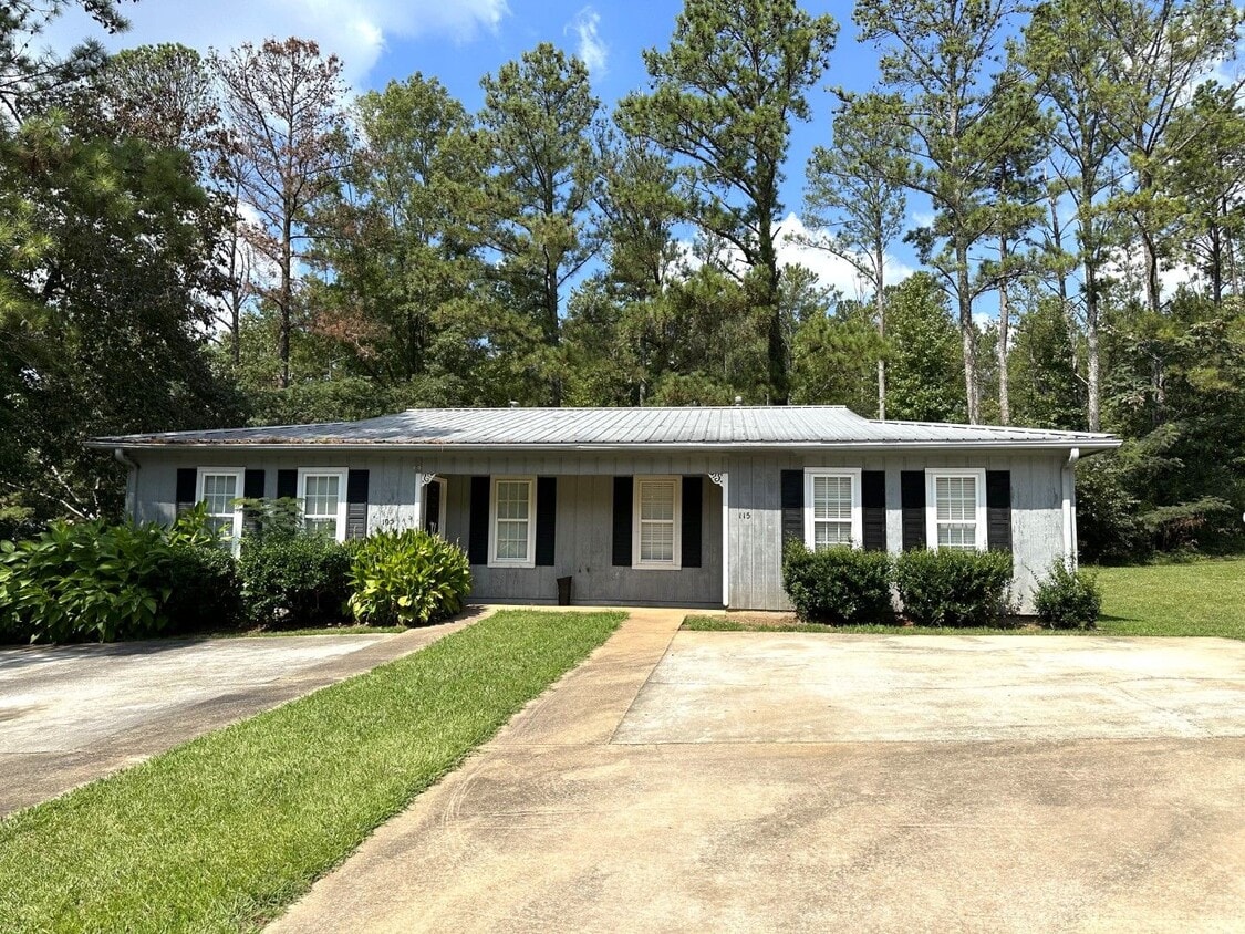 105 Pine Terrace Unit 115, Palmetto, GA 30268 Room for Rent in