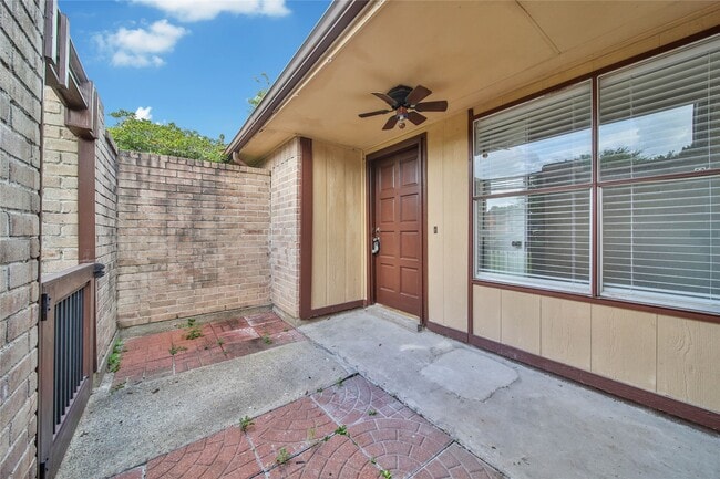 Building Photo - 10904 Birch Dr