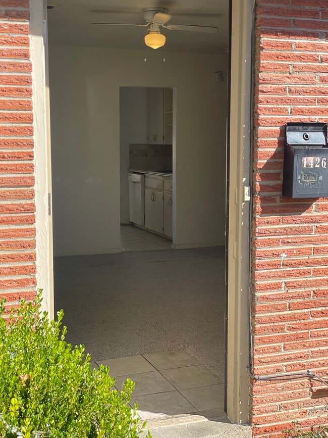 Foto del edificio - 1426 Clinton St