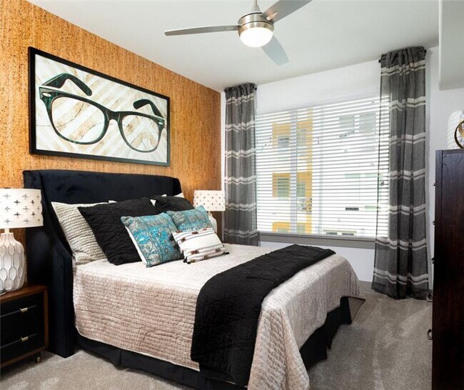 Foto del edificio - 1212 E 5th St.