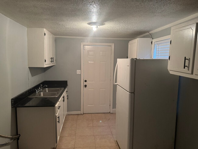 Foto del edificio - 1214 Gillespie Ave