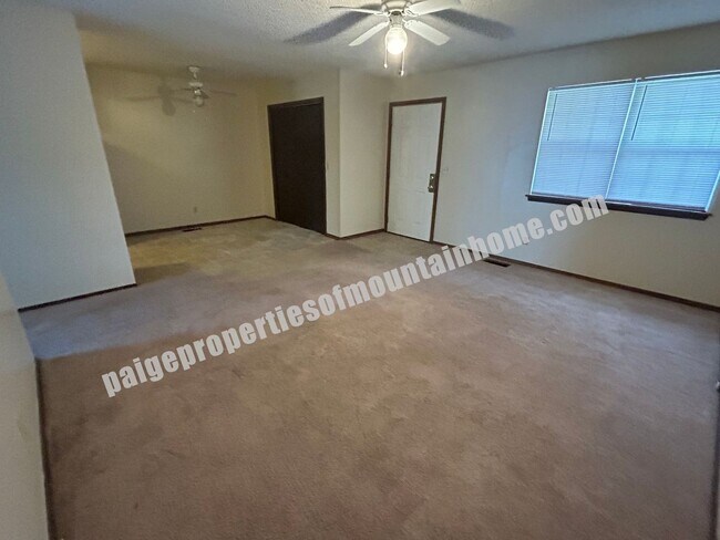 Building Photo - 924 Coley Drive