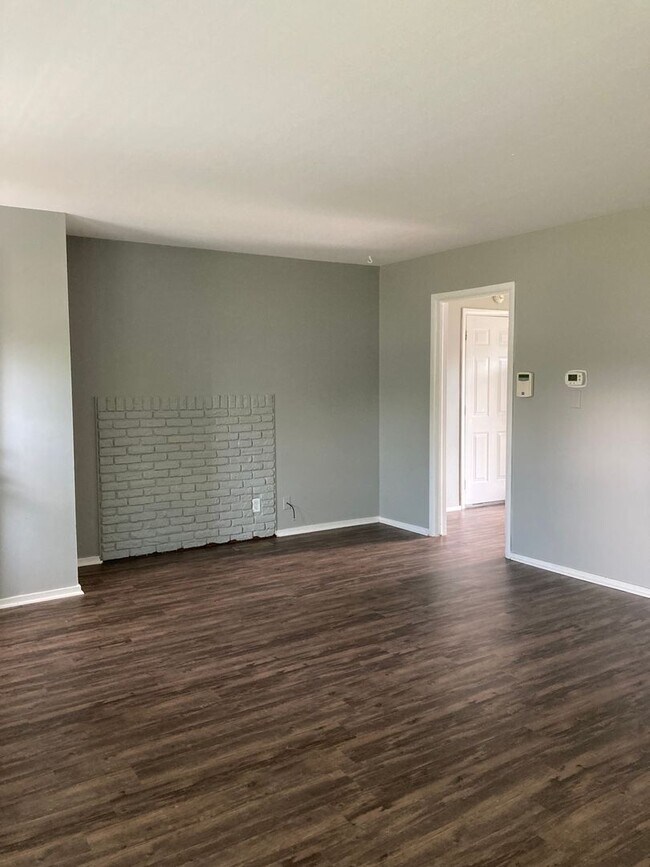 Foto del edificio - 3 bedroom house on Muncie's north side Ava...