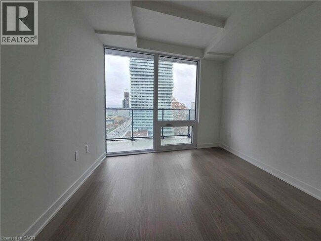 Photo du bâtiment - 448 Burnhamthorpe Rd W