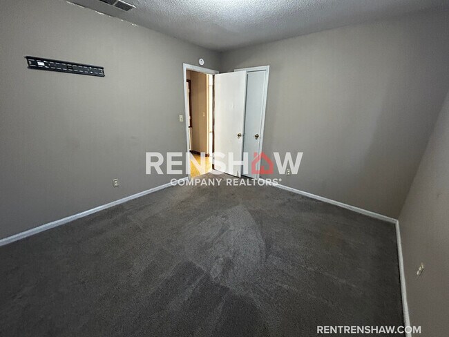 Building Photo - 2799 Christmasville Rd