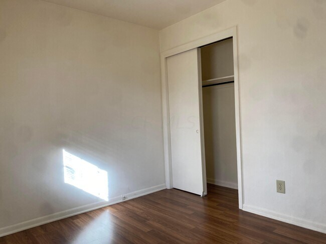 Building Photo - 221 Dana Ave