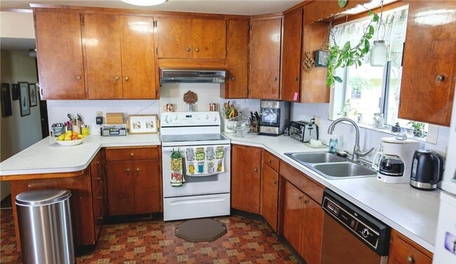 Foto del edificio - Gorgeous 5-Bed, 2-Bath Two Story Home in T...