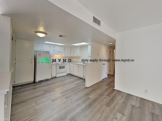 Building Photo - 4930 College Oak Dr