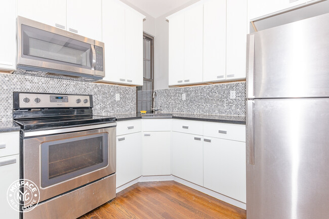 Foto del edificio - 2164 Fulton St