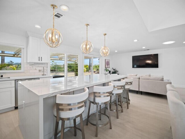 Foto del edificio - 11748 Via Chona