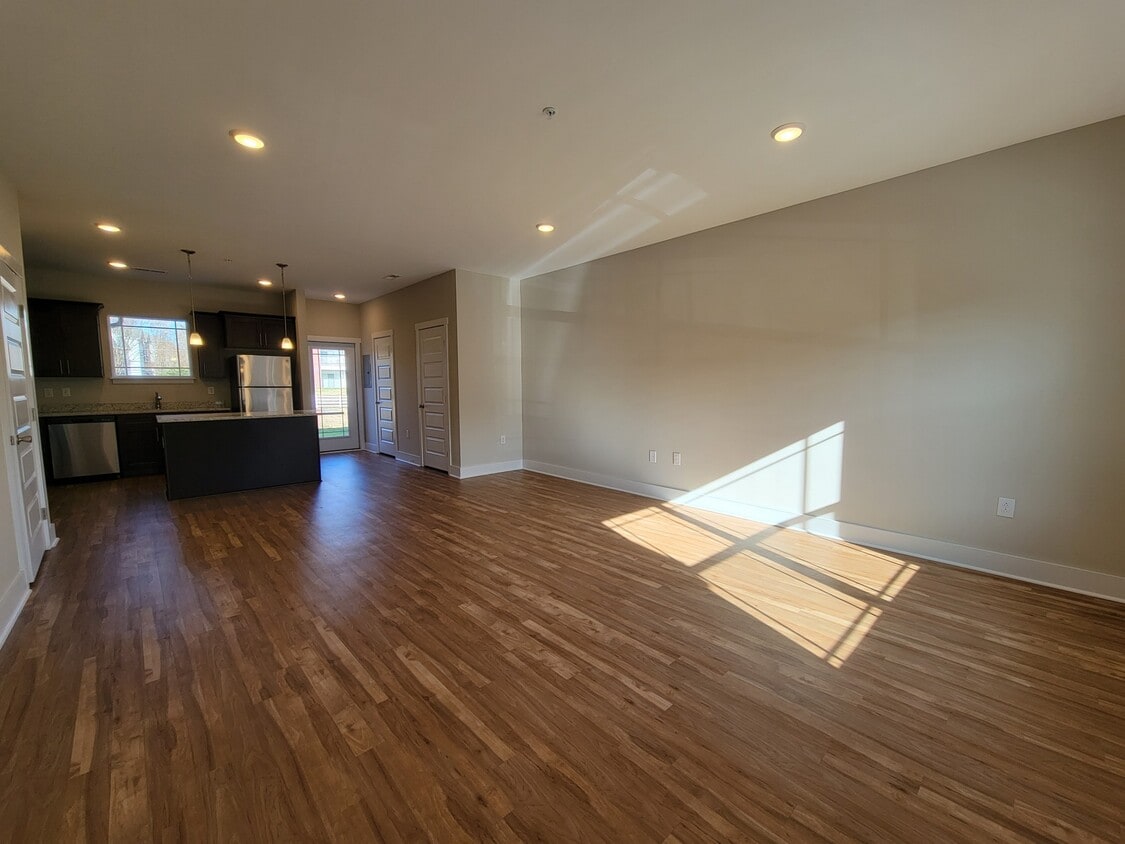 Foto del edificio - 2052 Sunflower Dr