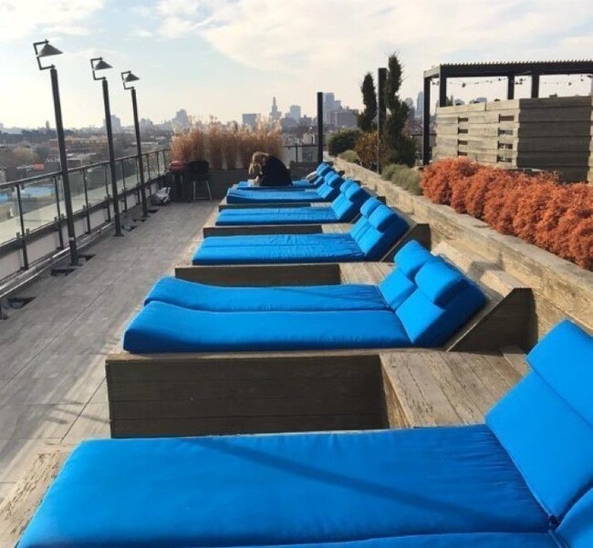 Foto del edificio - 1038 Greene Ave