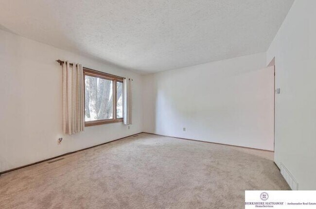 Building Photo - 4 bedroom in Omaha NE 68144