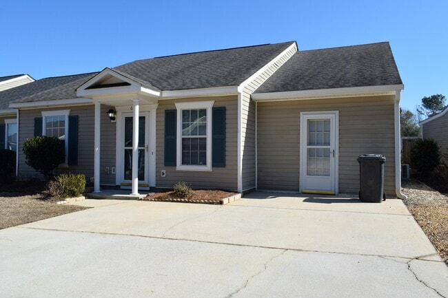 Building Photo - 606 Mickelson Way