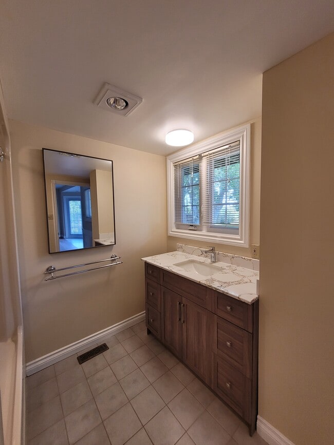 Bathroom - 8192 Esquesing Line