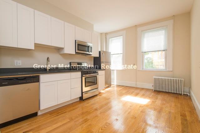 Primary Photo - 362 W 4th St