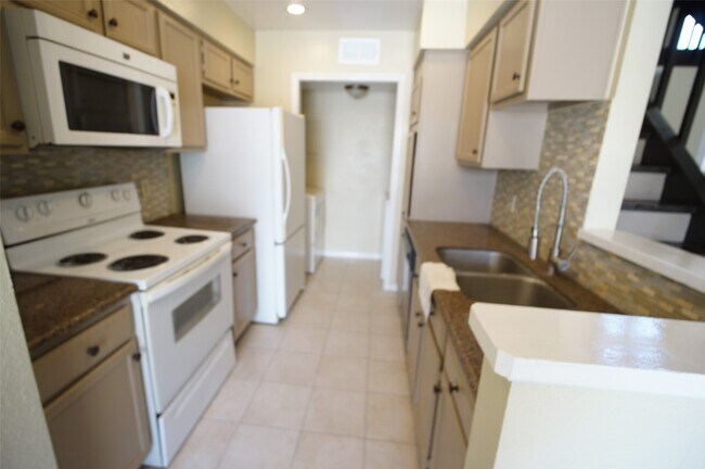 Foto del edificio - 8263 Sands Point Dr