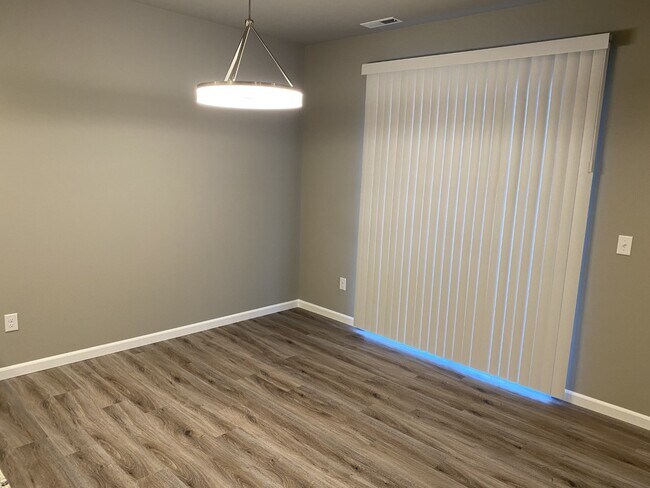 Foto del edificio - 6922 Delaney Ln NE